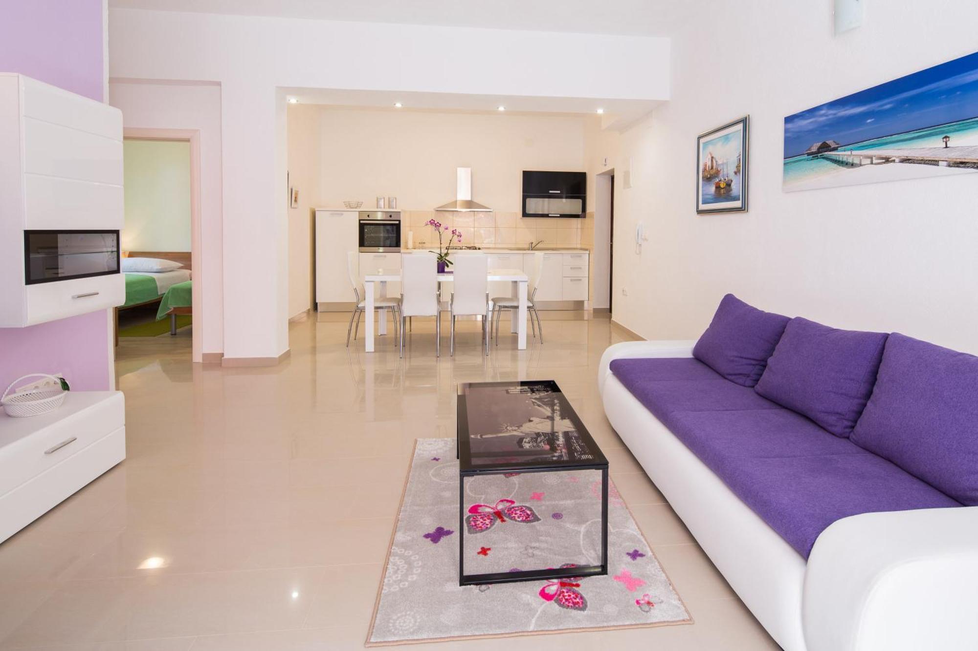 Apartment With Private Swimming Pool Подстрана Экстерьер фото